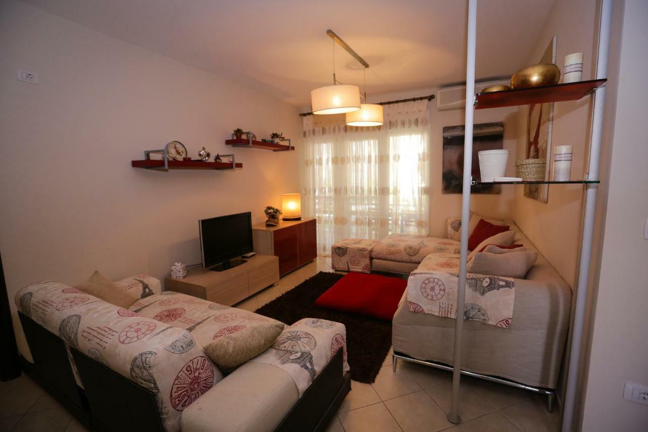 Pine-Tree Apt W/ Private Garden 50 M From The Sea Golem  Exterior photo