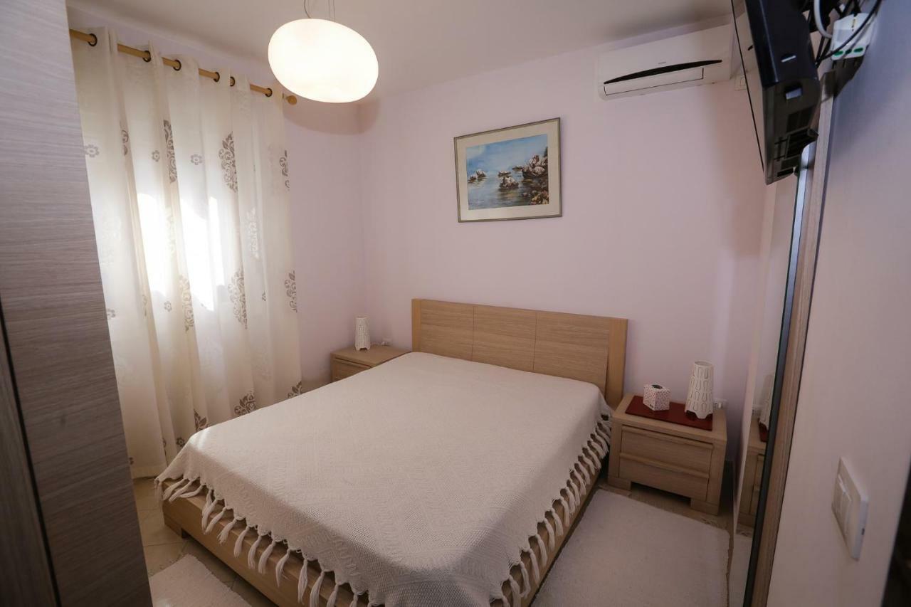 Pine-Tree Apt W/ Private Garden 50 M From The Sea Golem  Exterior photo