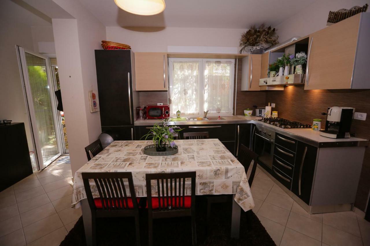 Pine-Tree Apt W/ Private Garden 50 M From The Sea Golem  Exterior photo