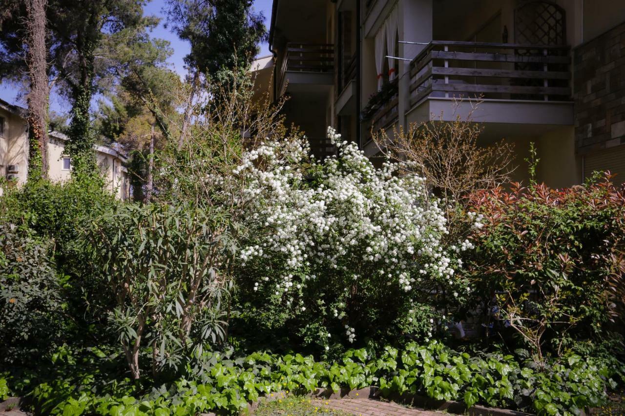 Pine-Tree Apt W/ Private Garden 50 M From The Sea Golem  Exterior photo