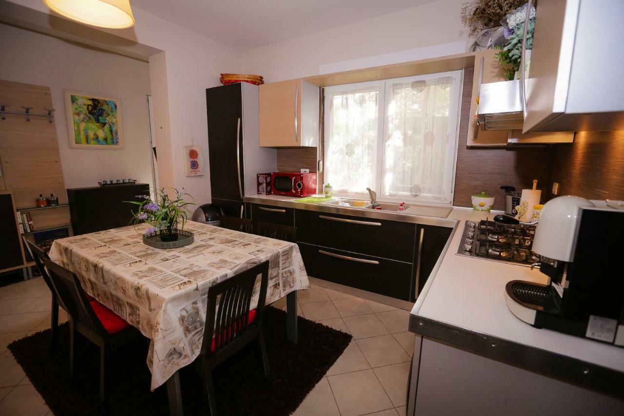 Pine-Tree Apt W/ Private Garden 50 M From The Sea Golem  Exterior photo