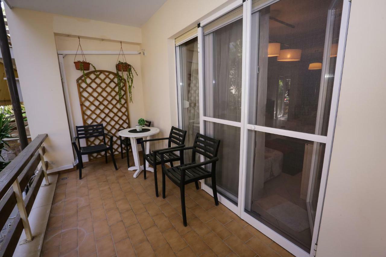 Pine-Tree Apt W/ Private Garden 50 M From The Sea Golem  Exterior photo